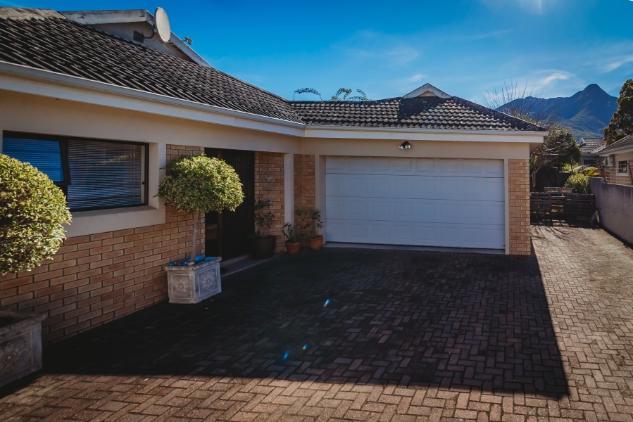 3 Bedroom Property for Sale in Heatherlands Western Cape